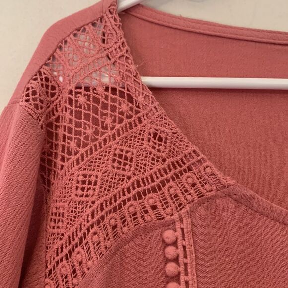 Lane Bryant mauve blouson blouse with crocheted shoulders Size 18/20 NWT - Picture 5 of 8